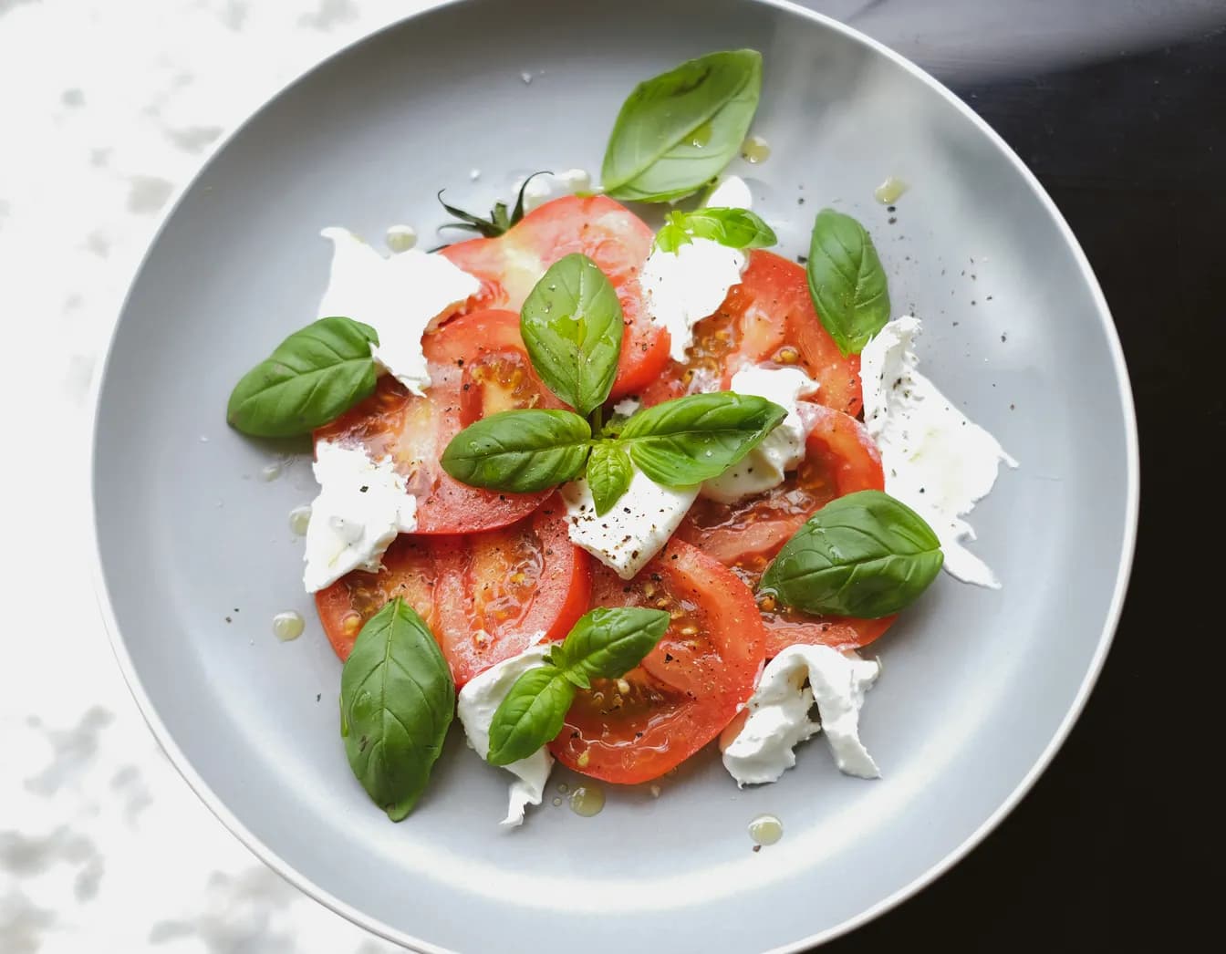 Caprese-Salat – fertig angerichtet