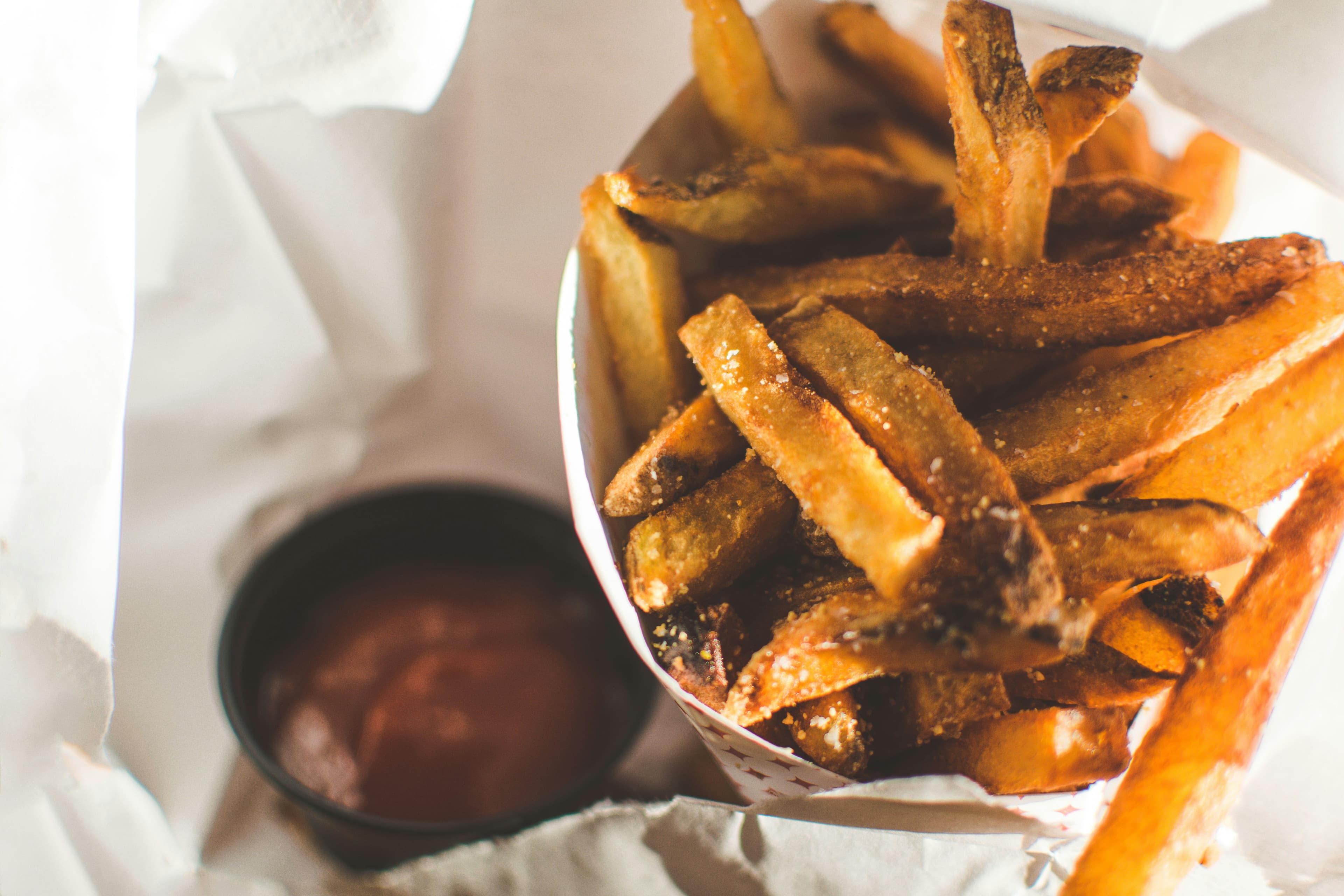 Airfryer-Pommes – fertig angerichtet