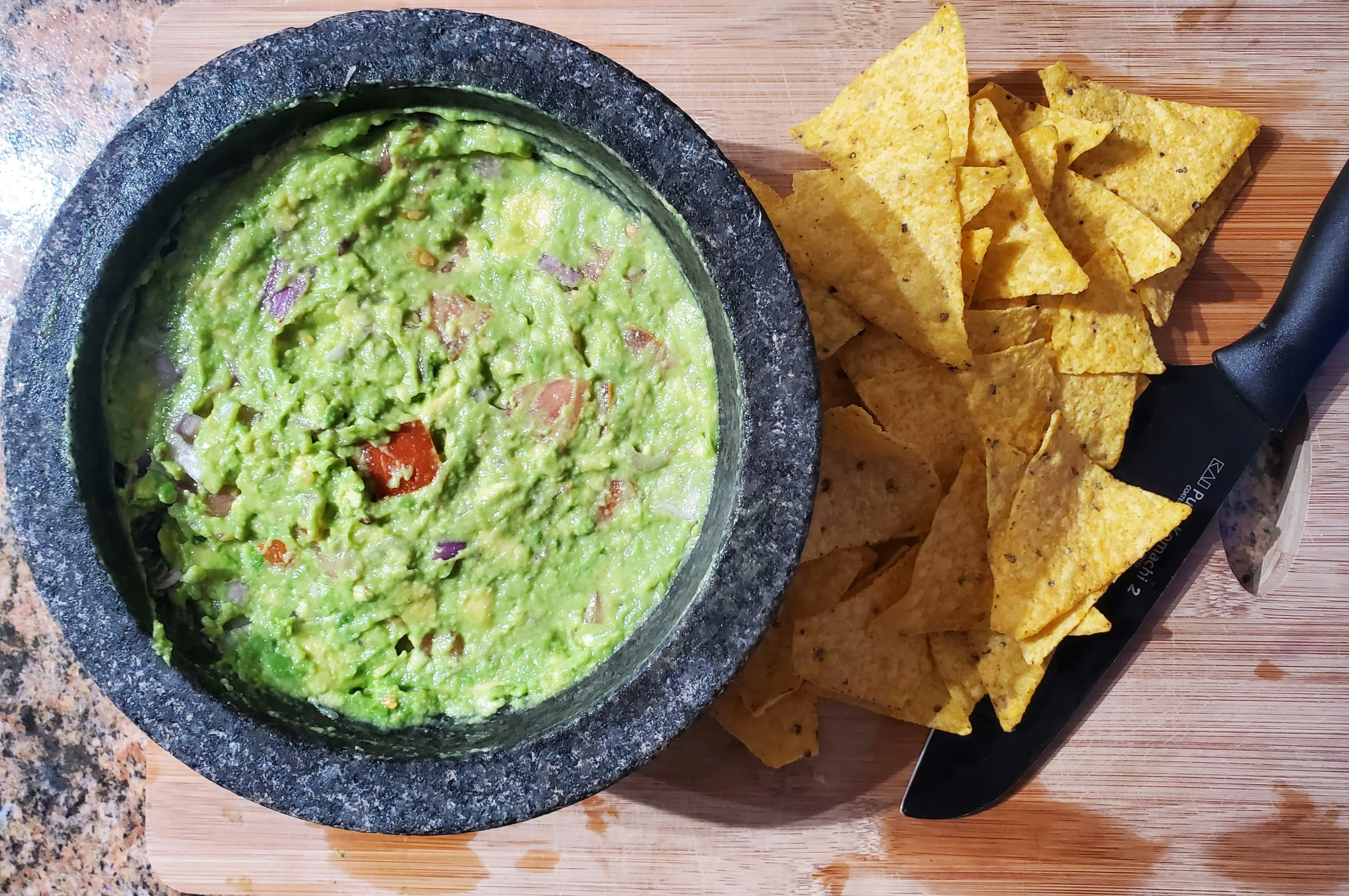 Guacamole & Nachos – fertig angerichtet